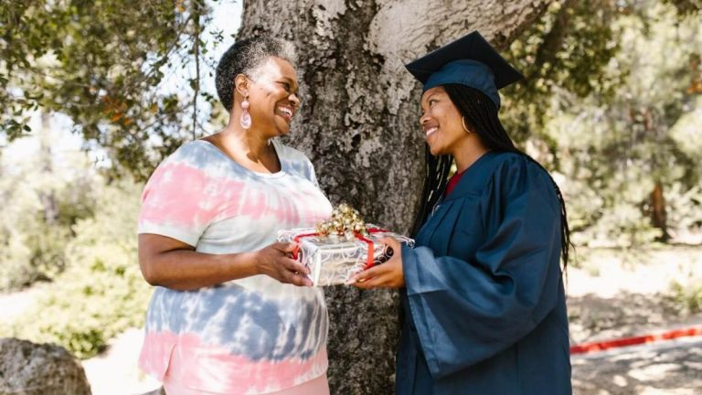 regali di laurea per lei punto luce
